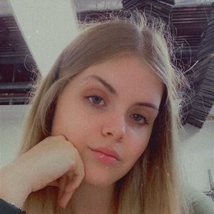 Meet your Posher, Caitlin